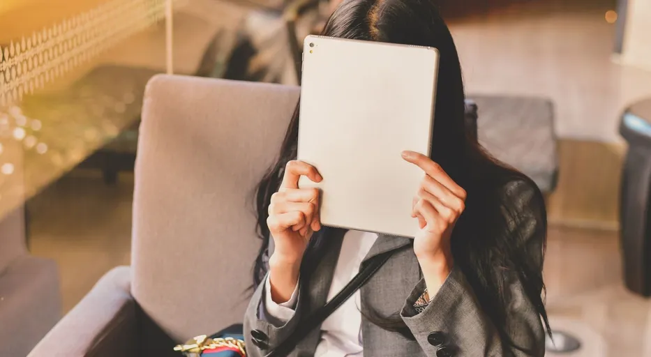 introverted salesperson confident presentation